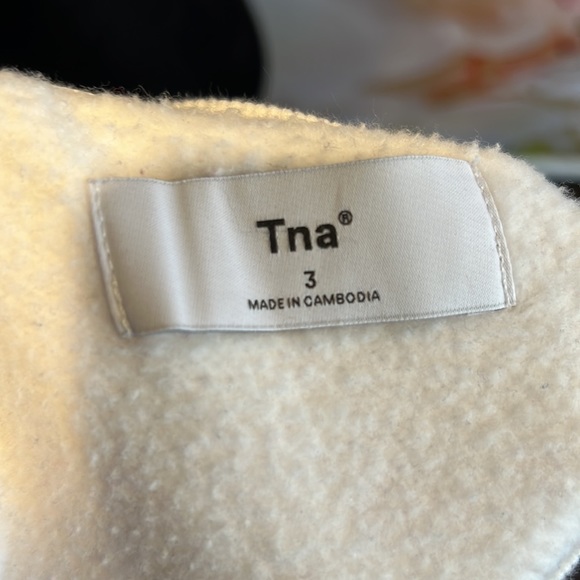 white tna sweatshirt. worn 2 times. size 3(L/xl). - Picture 3 of 3